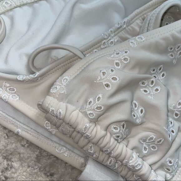 🏷️ 5 for $25 - OLD Navy Embroidered Bikini - Picture 6 of 9
